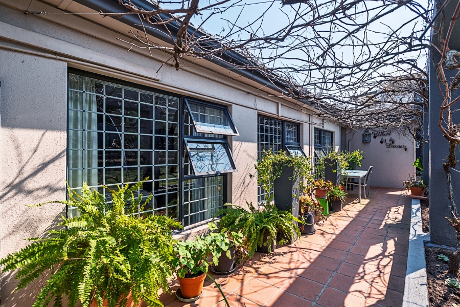 6 Bedroom Property for Sale in Kenridge Heights Western Cape